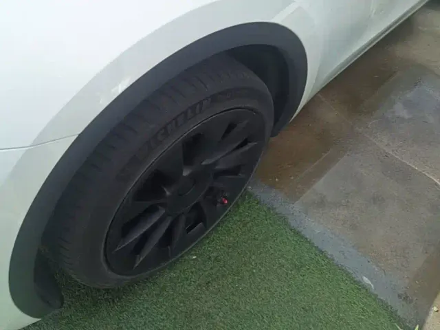 Tesla Model Y — Фото автомобиля 22