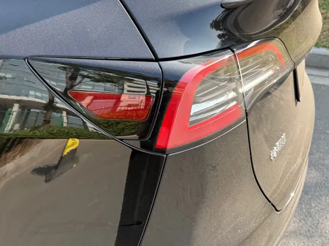 Tesla Model Y — Фото автомобиля 20