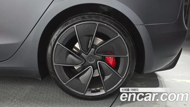 Tesla Model 3 — Фото автомобиля 6