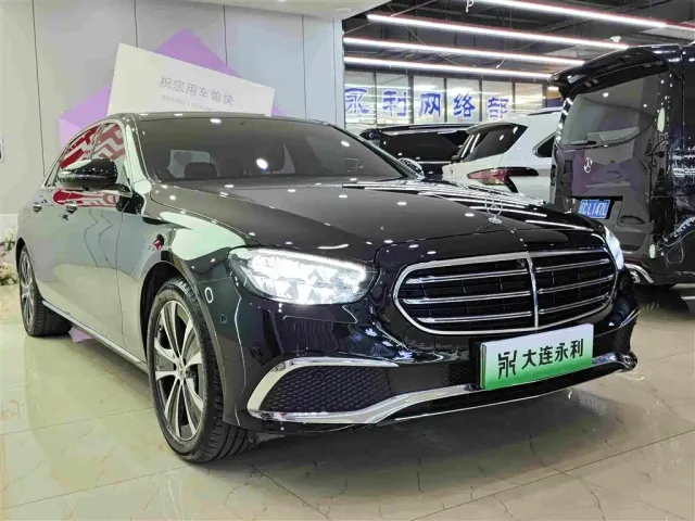 Mercedes-Benz E-Class — Фото автомобиля 3