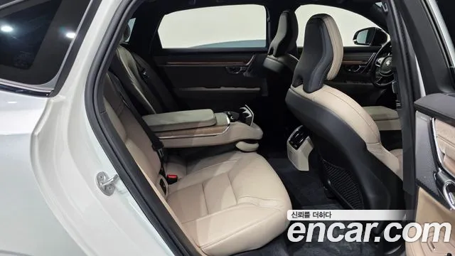 Volvo S90 — Фото автомобиля 12