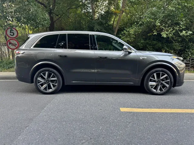 Li Auto L8 — Фото автомобиля 2