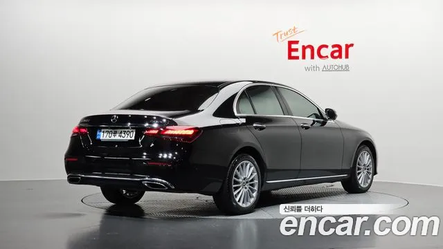 Mercedes-Benz E-Class — Фото автомобиля 2