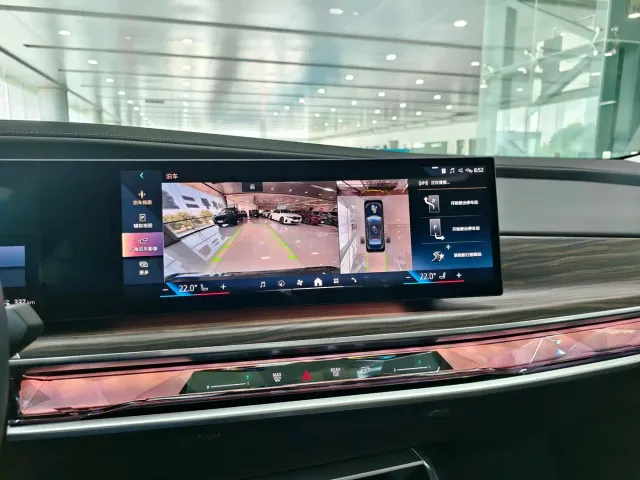 BMW i7 — Фото автомобиля 14