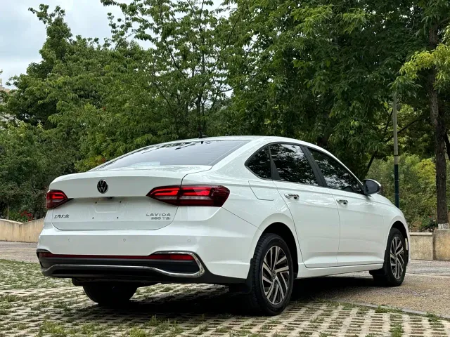 Volkswagen Lavida — Фото автомобиля 9
