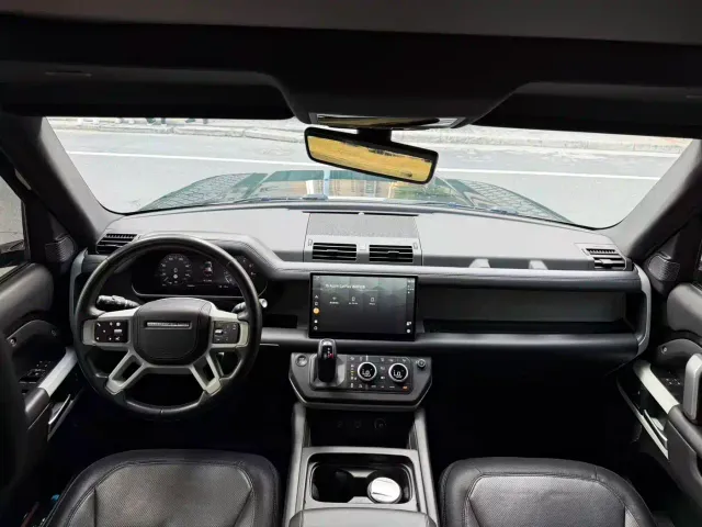 Land Rover Defender — Фото автомобиля 4