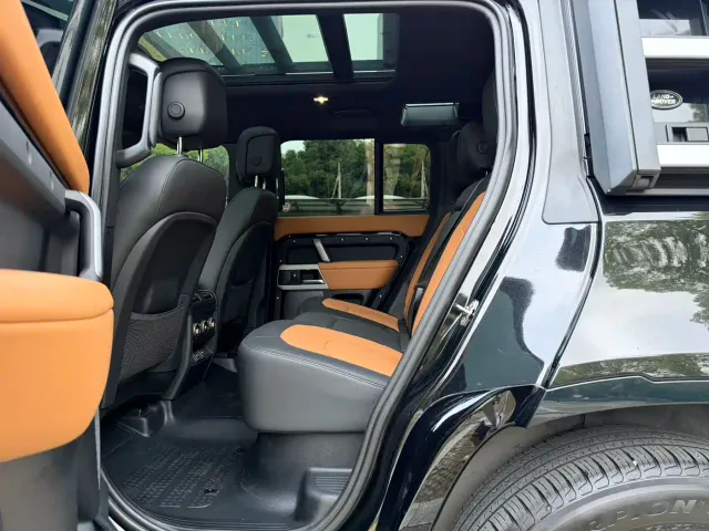 Land Rover Defender — Фото автомобиля 14