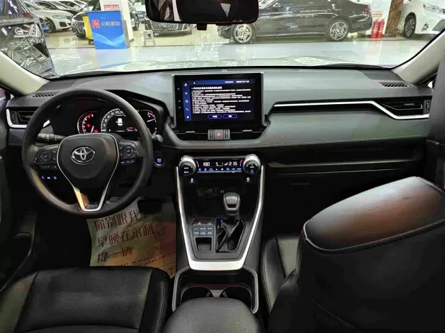 Toyota RAV4 — Фото автомобиля 6