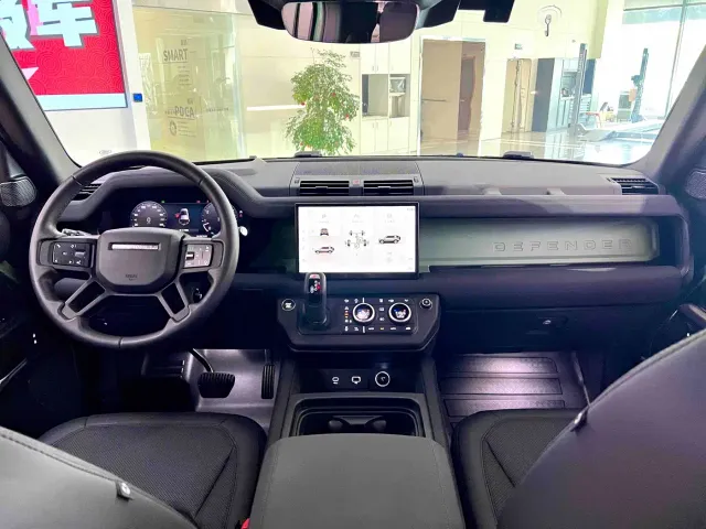 Land Rover Defender — Фото автомобиля 8