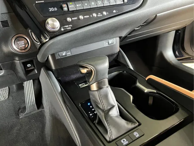 Lexus ES — Фото автомобиля 16