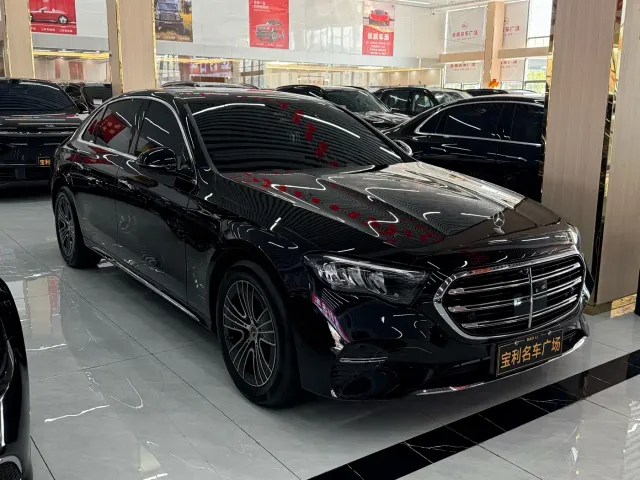 Mercedes-Benz E-Class — Фото автомобиля 2