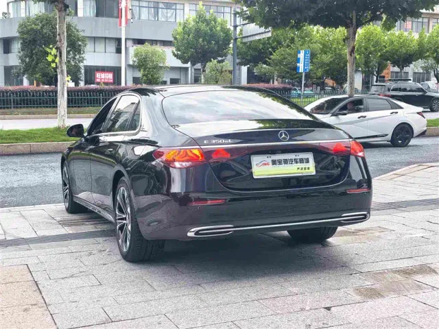 Mercedes-Benz E-Class — Фото автомобиля 8