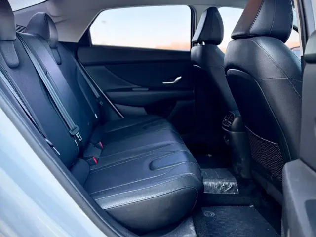 Hyundai Elantra — Фото автомобиля 12