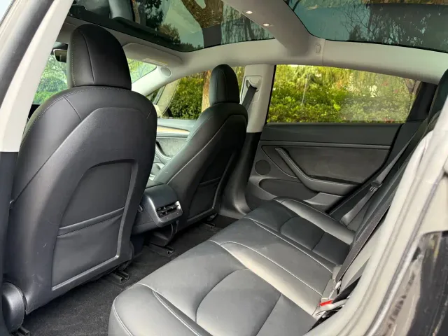Tesla Model 3 — Фото автомобиля 13