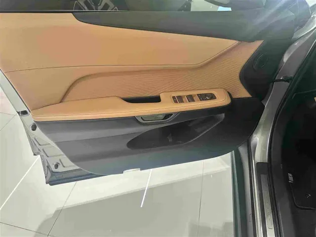 Lexus ES — Фото автомобиля 5