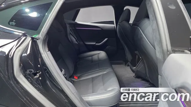 Tesla Model S — Фото автомобиля 12
