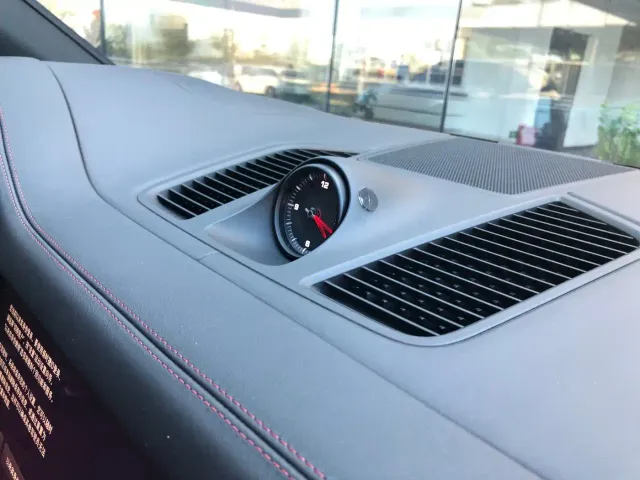 Porsche Cayenne — Фото автомобиля 14