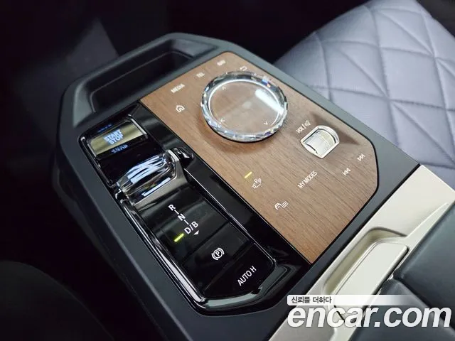 BMW iX — Фото автомобиля 13
