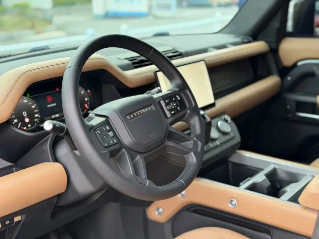 Land Rover Defender — Фото автомобиля 6