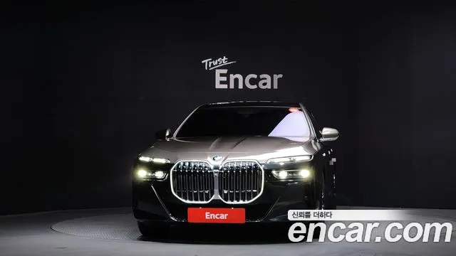 BMW 7-Series 7 серия (G70) 740i xDrive M Sport — Фото автомобиля 3