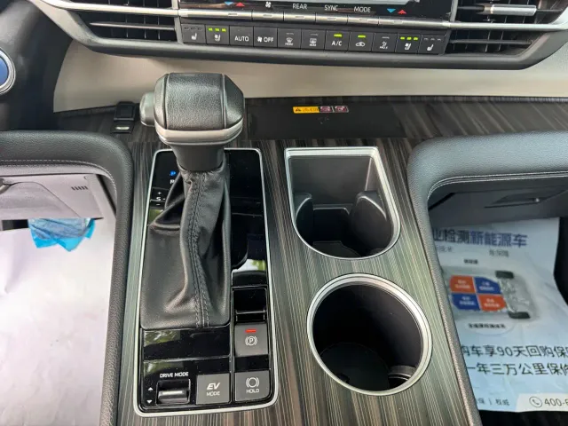 Toyota Granvia — Фото автомобиля 17