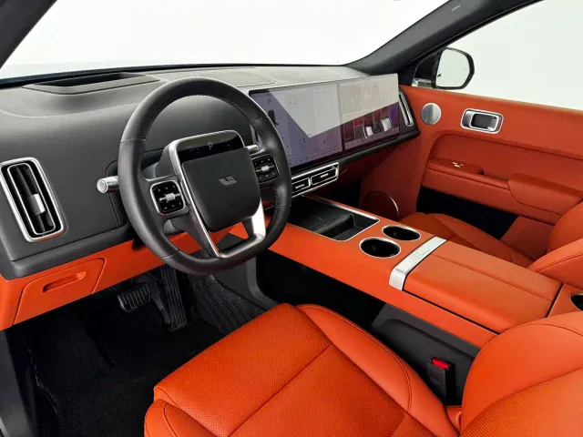 Li Auto L8 — Фото автомобиля 14