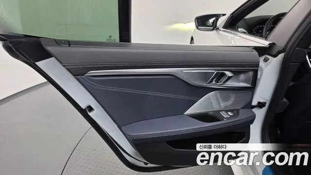 BMW 8 Series G15 — Фото автомобиля 14