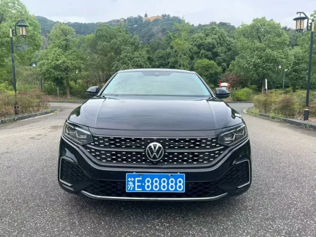 Volkswagen Passat — Фото автомобиля 2