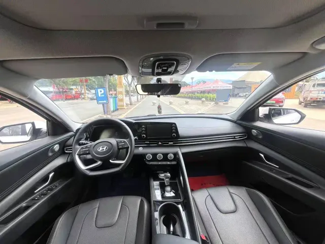 Hyundai Elantra — Фото автомобиля 5
