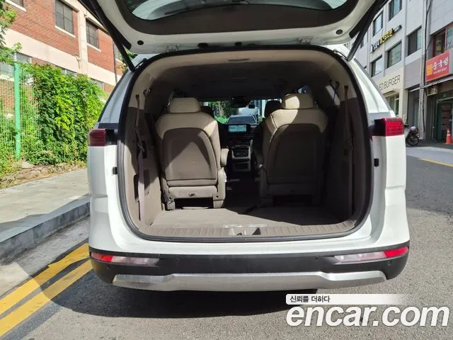 Kia Canival — Фото автомобиля 13