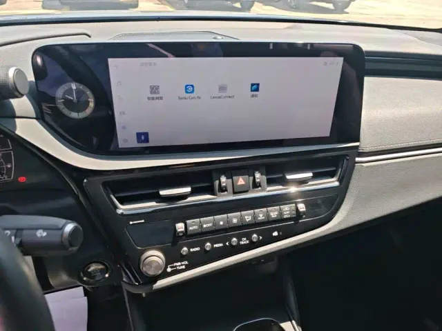 Lexus ES — Фото автомобиля 12