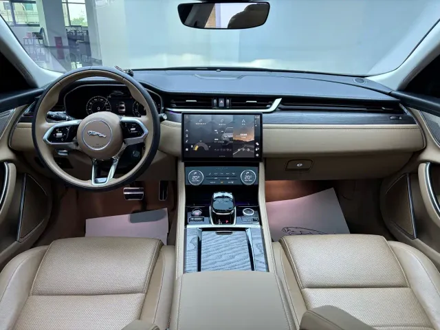 Jaguar XFL — Фото автомобиля 6