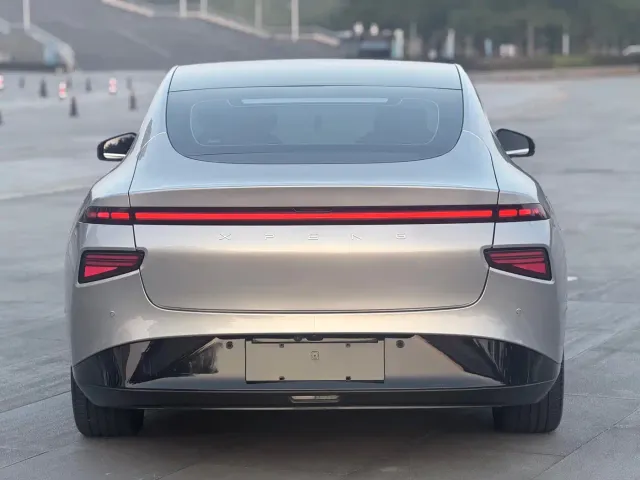 Xpeng P7 — Фото автомобиля 5
