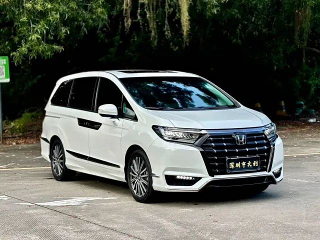 Honda Elysion — Фото автомобиля 3