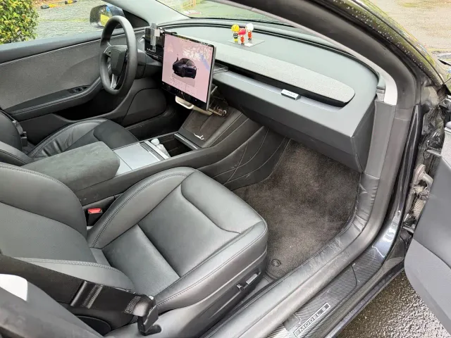 Tesla Model 3 — Фото автомобиля 8