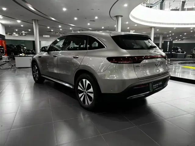 Mercedes-Benz EQC — Фото автомобиля 3