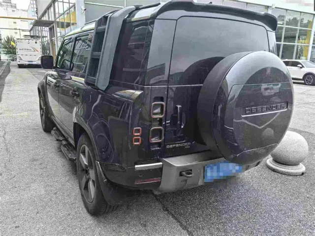 Land Rover Defender — Фото автомобиля 3