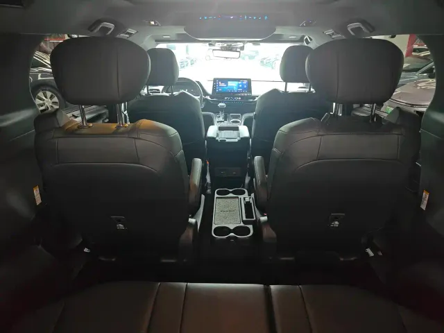 Toyota Sienna — Фото автомобиля 13