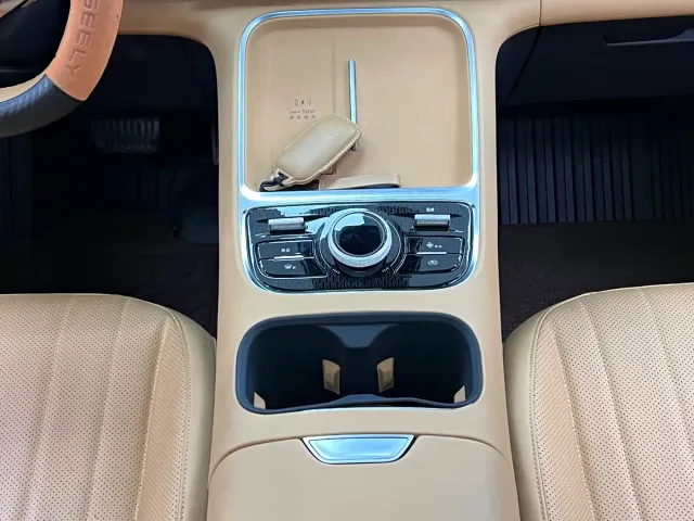 Geely Galaxy Starship 7 EM-i — Фото автомобиля 24