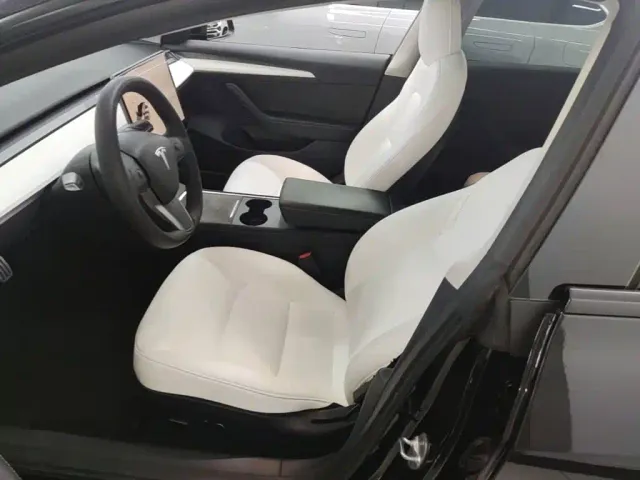 Tesla Model 3 — Фото автомобиля 14