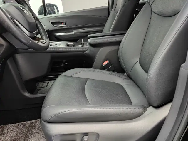 Toyota Sienna — Фото автомобиля 11