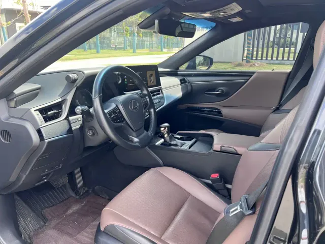 Lexus ES — Фото автомобиля 7