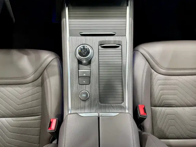 Ford Explorer — Фото автомобиля 21