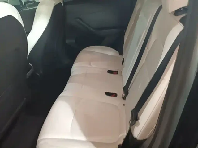 Tesla Model Y — Фото автомобиля 16