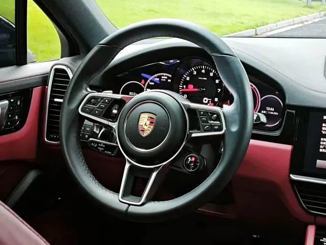 Porsche Cayenne — Фото автомобиля 9