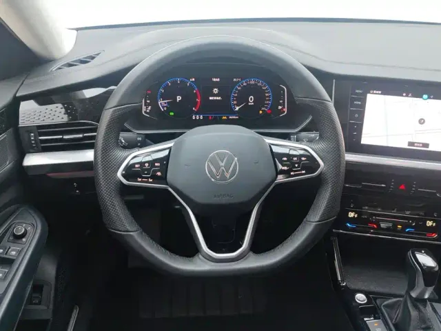 Volkswagen Passat — Фото автомобиля 15