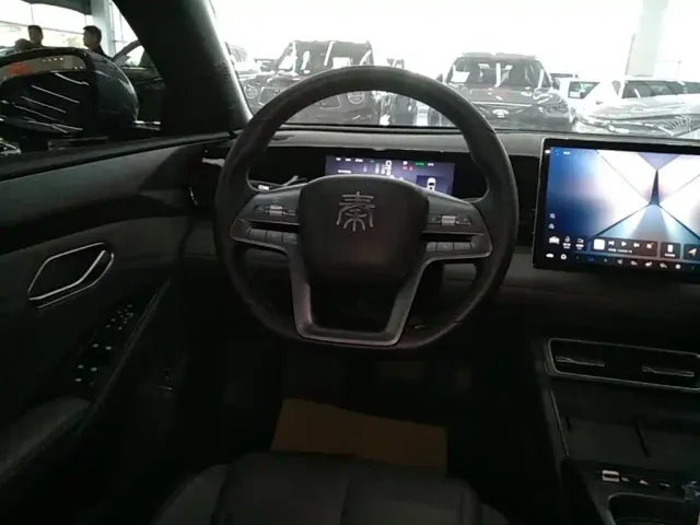 BYD Qin L — Фото автомобиля 10