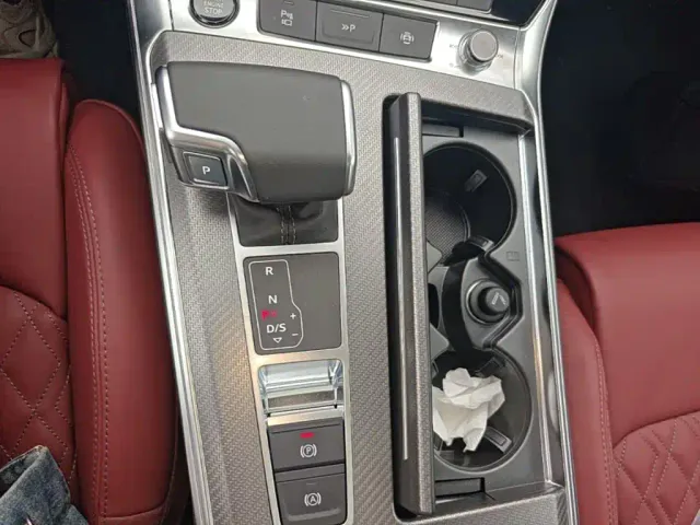 Audi A7L — Фото автомобиля 9