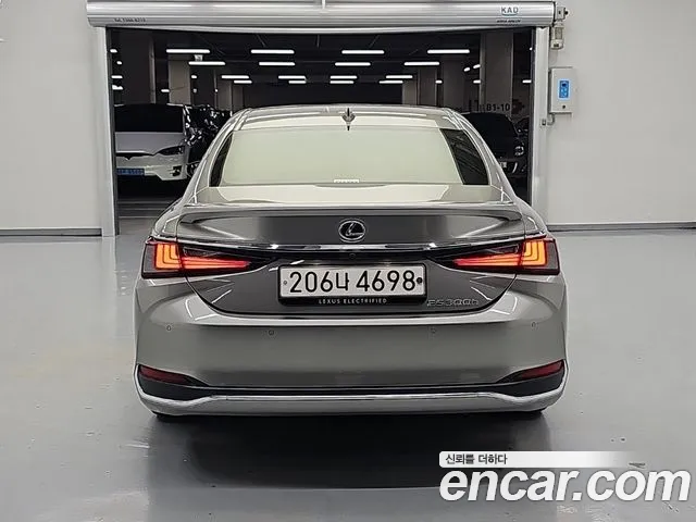 Lexus ES — Фото автомобиля 4