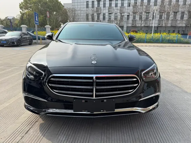 Mercedes-Benz E-Class — Фото автомобиля 2